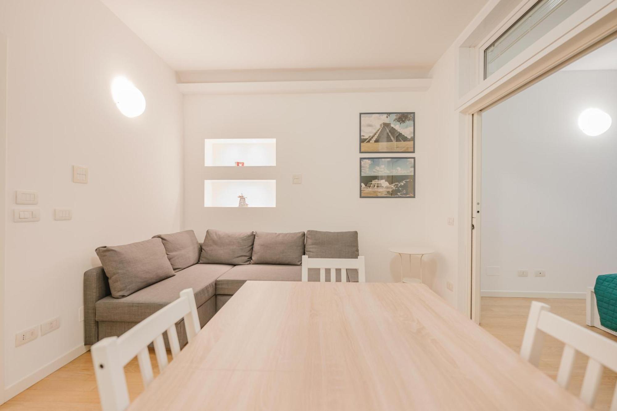 Train Station Apartment *